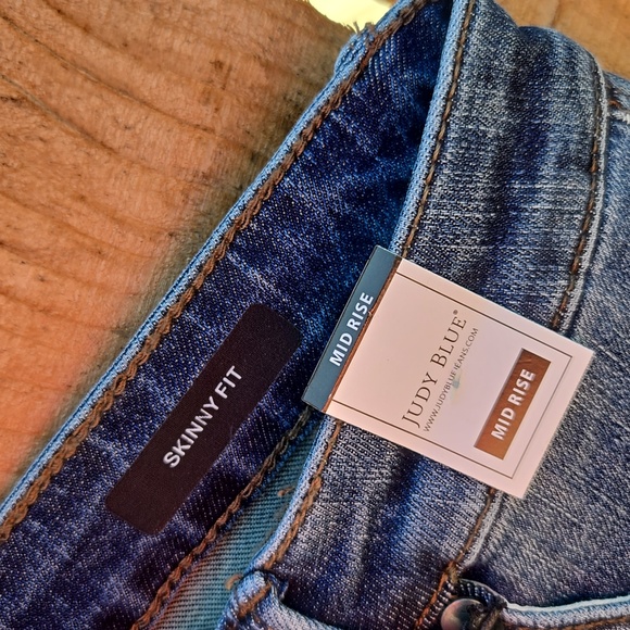 Judy Blue Distressed Skinny Jeans Blue Distressed with Tummy Control sz 11 - Picture 5 of 6